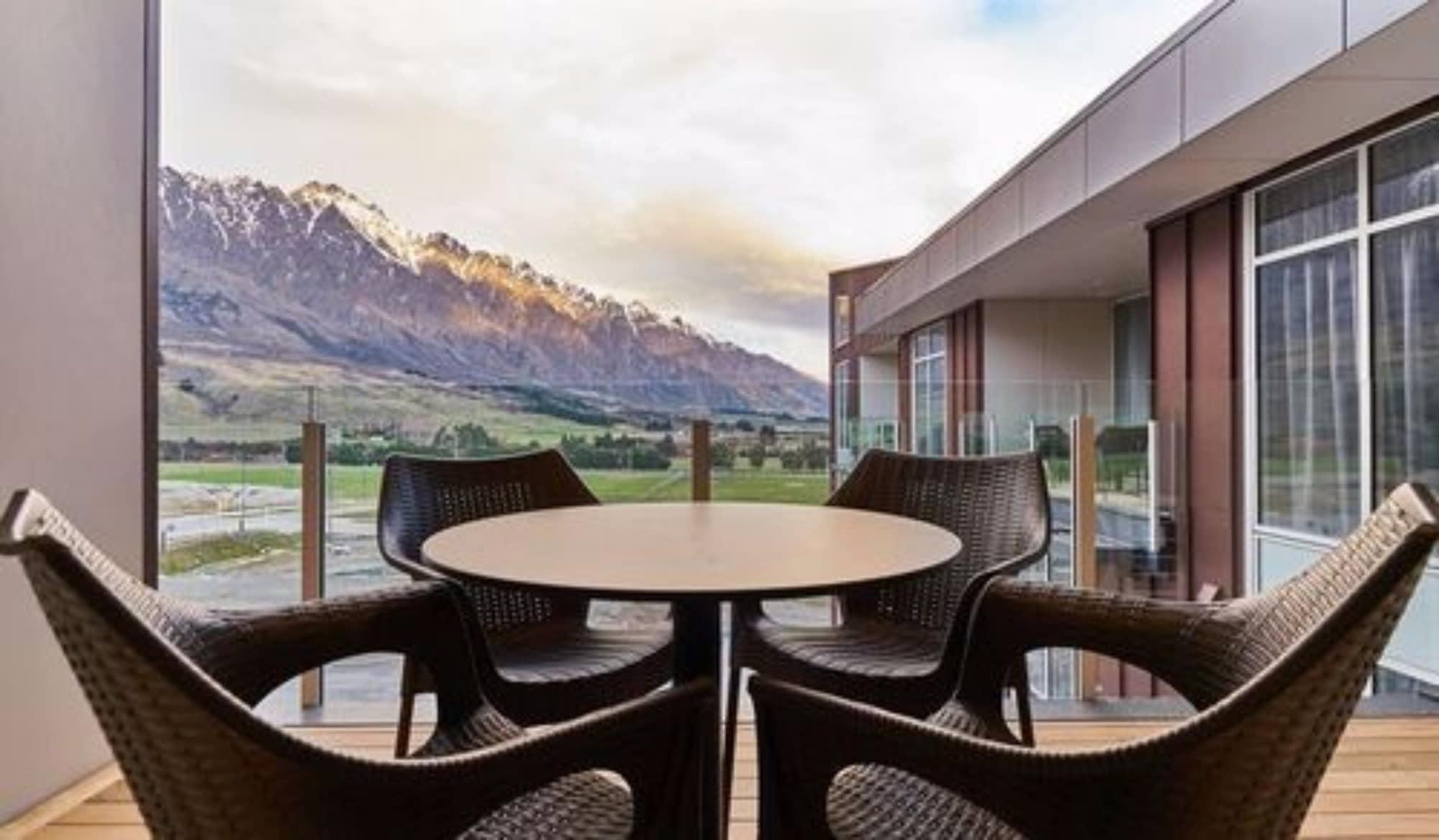 Ramada Suites By Wyndham Queenstown Remarkables Park Dış mekan fotoğraf