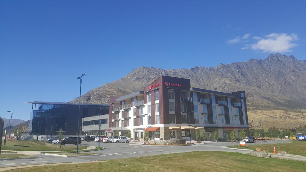 Ramada Suites By Wyndham Queenstown Remarkables Park Dış mekan fotoğraf